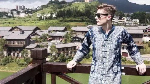 五男模網紅,魅力四溢，引領時尚潮流新風向”