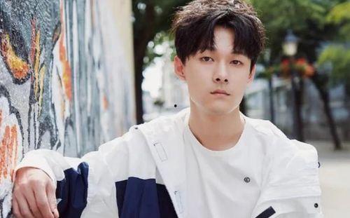 當張雨劍遇到網(wǎng)紅神器,演繹跨界時尚新篇章